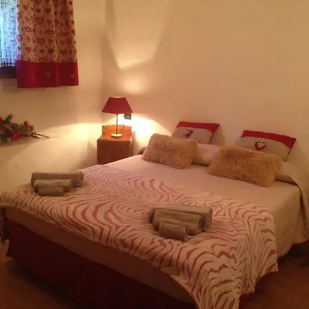 梅森德斯查兰特公寓 *