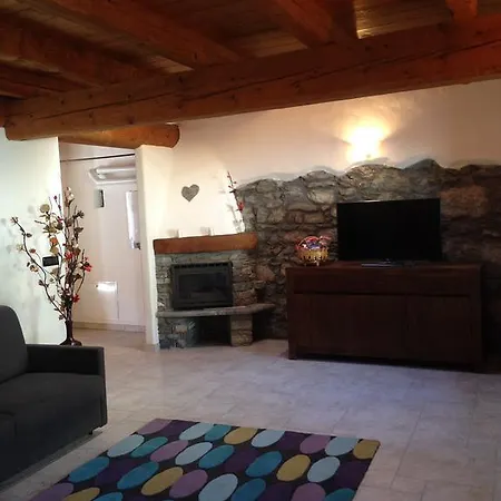 梅森德斯查兰特公寓 * Challand Saint Victor