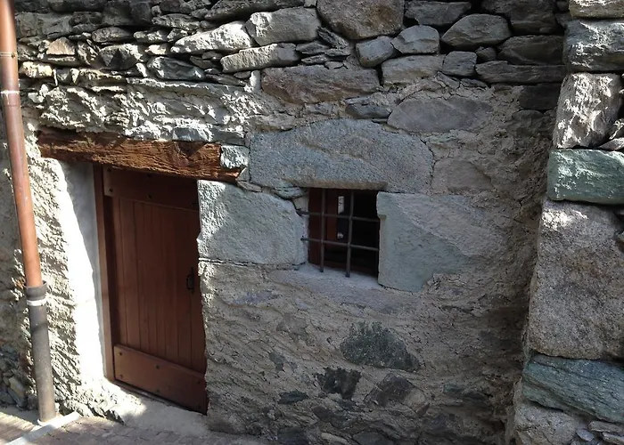 Maison Des Challant Apartment